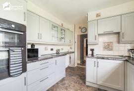 3 bedroom, Detached house for sale