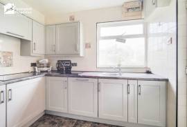 3 bedroom, Detached house for sale