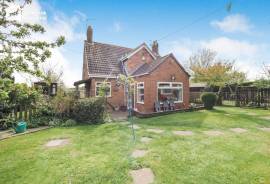 3 bedroom, Detached house for sale