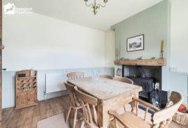 3 bedroom, Detached house for sale