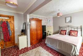 2 bedroom, Terraced bungalow for sale