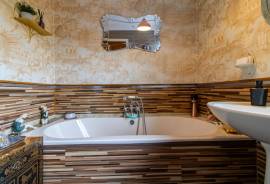 2 bedroom, Terraced bungalow for sale