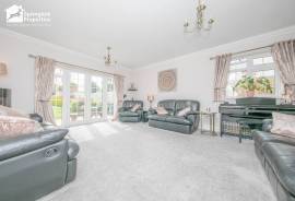 4 bedroom, Detached house for sale