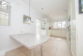 4 bedroom, Detached house for sale