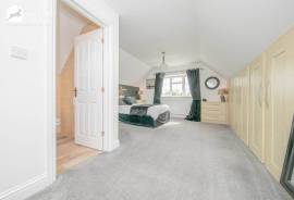 4 bedroom, Detached house for sale