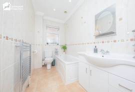 4 bedroom, Detached house for sale