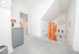 4 bedroom, Detached house for sale