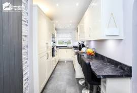 3 bedroom, Bungalow for sale