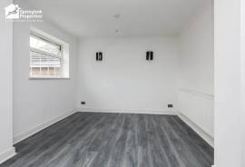 3 bedroom, Detached house for sale