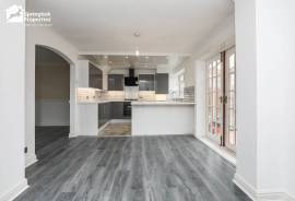 3 bedroom, Detached house for sale