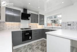 3 bedroom, Detached house for sale