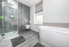 4 bedroom, Semi-detached house for sale