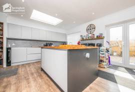 4 bedroom, Semi-detached house for sale