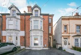 4 bedroom, Semi-detached house for sale