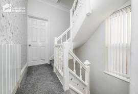 4 bedroom, Semi-detached house for sale