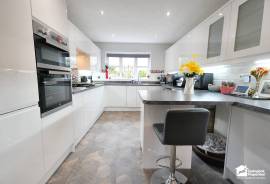 4 bedroom, Detached house for sale