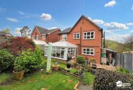 4 bedroom, Detached house for sale