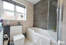 4 bedroom, Detached house for sale