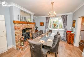 6 bedroom, Detached house for sale