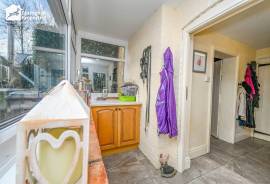 6 bedroom, Detached house for sale