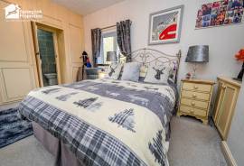 6 bedroom, Detached house for sale
