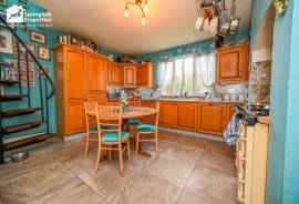 6 bedroom, Detached house for sale