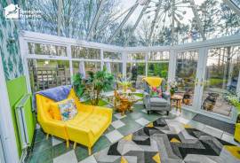 6 bedroom, Detached house for sale