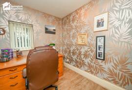 6 bedroom, Detached house for sale