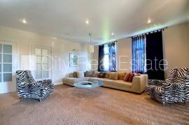 Detached house for rent in Jurmala, 250.00m2