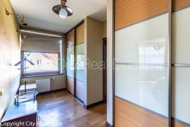 Detached house for rent in Jurmala, 260.00m2