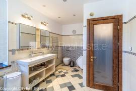 Detached house for rent in Jurmala, 260.00m2