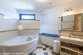 Detached house for rent in Jurmala, 260.00m2