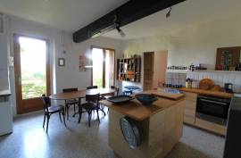 6 room, 174m2 Village house for sale in Fouzilhon - 140 000 € *