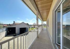 Detached house, with four bedrooms, with land in the municipality of Montalegre