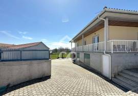 Detached house, with four bedrooms, with land in the municipality of Montalegre