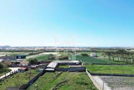 Armazém num lote de 1700m2, em Atouguia da Baleia, Peniche
