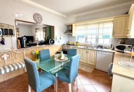 House 4 Bedrooms - Santo Isidro de Pegões