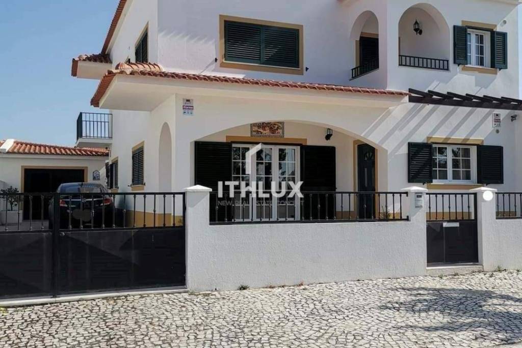 House 4 Bedrooms - Santo Isidro de Pegões