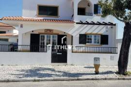 House 4 Bedrooms - Santo Isidro de Pegões