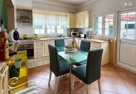 House 4 Bedrooms - Santo Isidro de Pegões