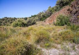 Rustic finca of 29.800 m² in Sayalonga, with stunning views and a house to reform. Ideal for rural project, agriculture or charming house in the middle of nature.