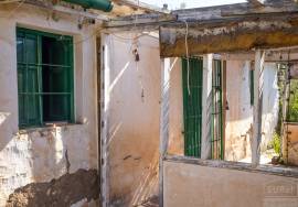 Rustic finca of 29.800 m² in Sayalonga, with stunning views and a house to reform. Ideal for rural project, agriculture or charming house in the middle of nature.