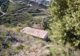 Rustic finca of 29.800 m² in Sayalonga, with stunning views and a house to reform. Ideal for rural project, agriculture or charming house in the middle of nature.