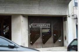2-storey stall store with 458 m2 located next to the Basilica da Estrela in Lisbon