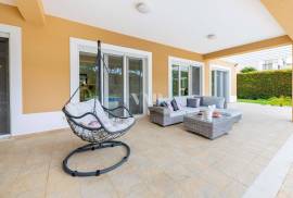 4+2 bedroom villa for sale in Vila Sol with GOLF view