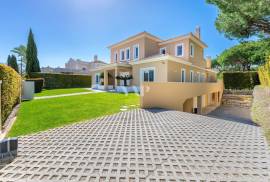 4+2 bedroom villa for sale in Vila Sol with GOLF view