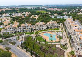 3 bedrooms TOP FLOOR APARTMENT with SEA and GOLF views
