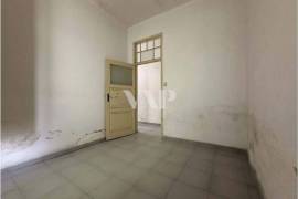 Building with project for renovation in Faro