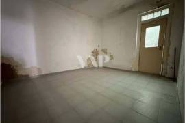 Building with project for renovation in Faro