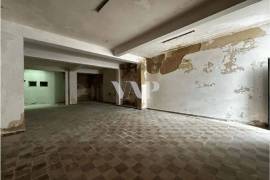 Building with project for renovation in Faro